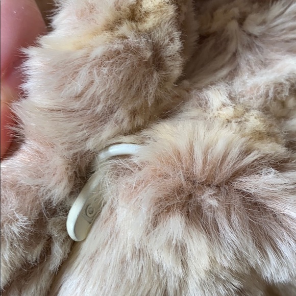 ❌SOLD Kristen Blake Faux Fur Vest - Picture 5 of 9